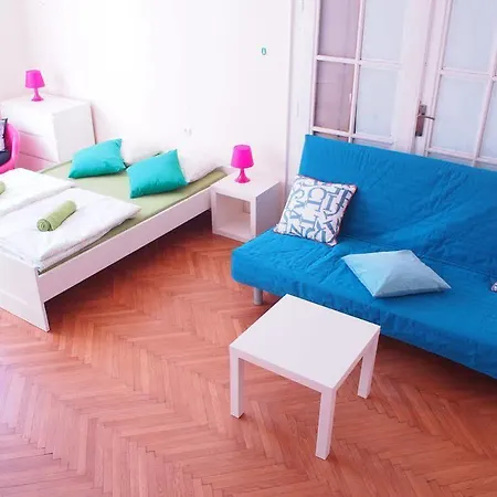 Hostel Krakow Color Sarego * Краков